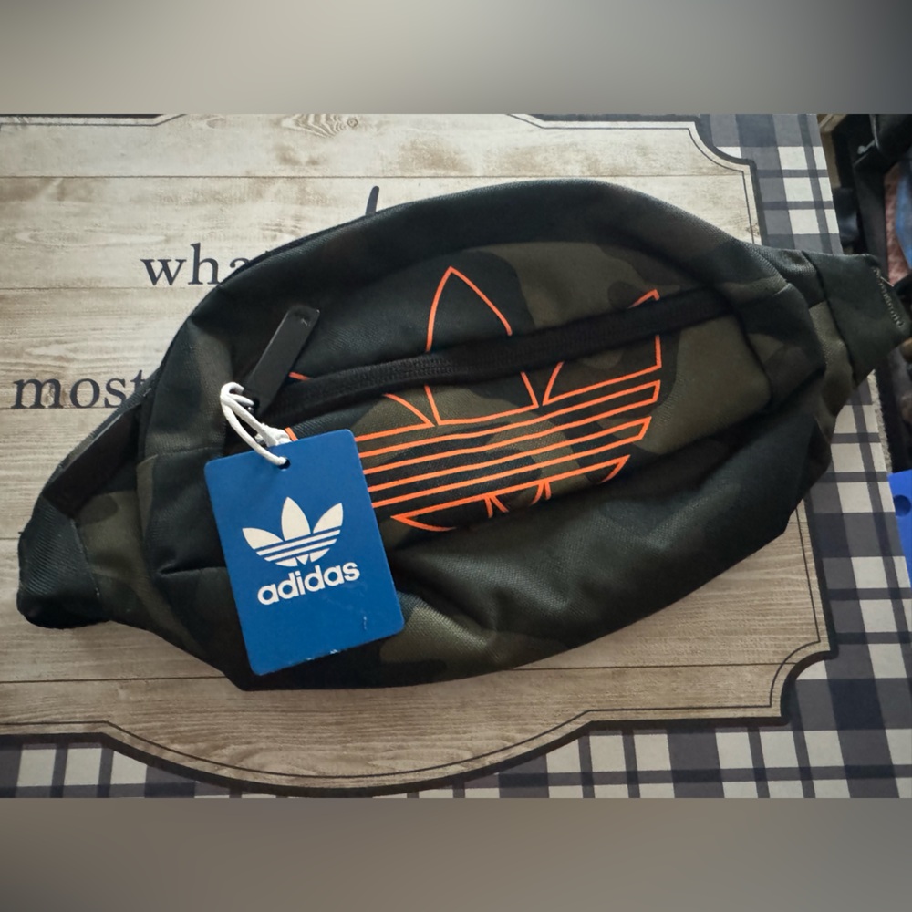 Adidas Unisex Camo Waist Pack Fanny Pack Olive Green Camouflage Orange Logo
BNWT